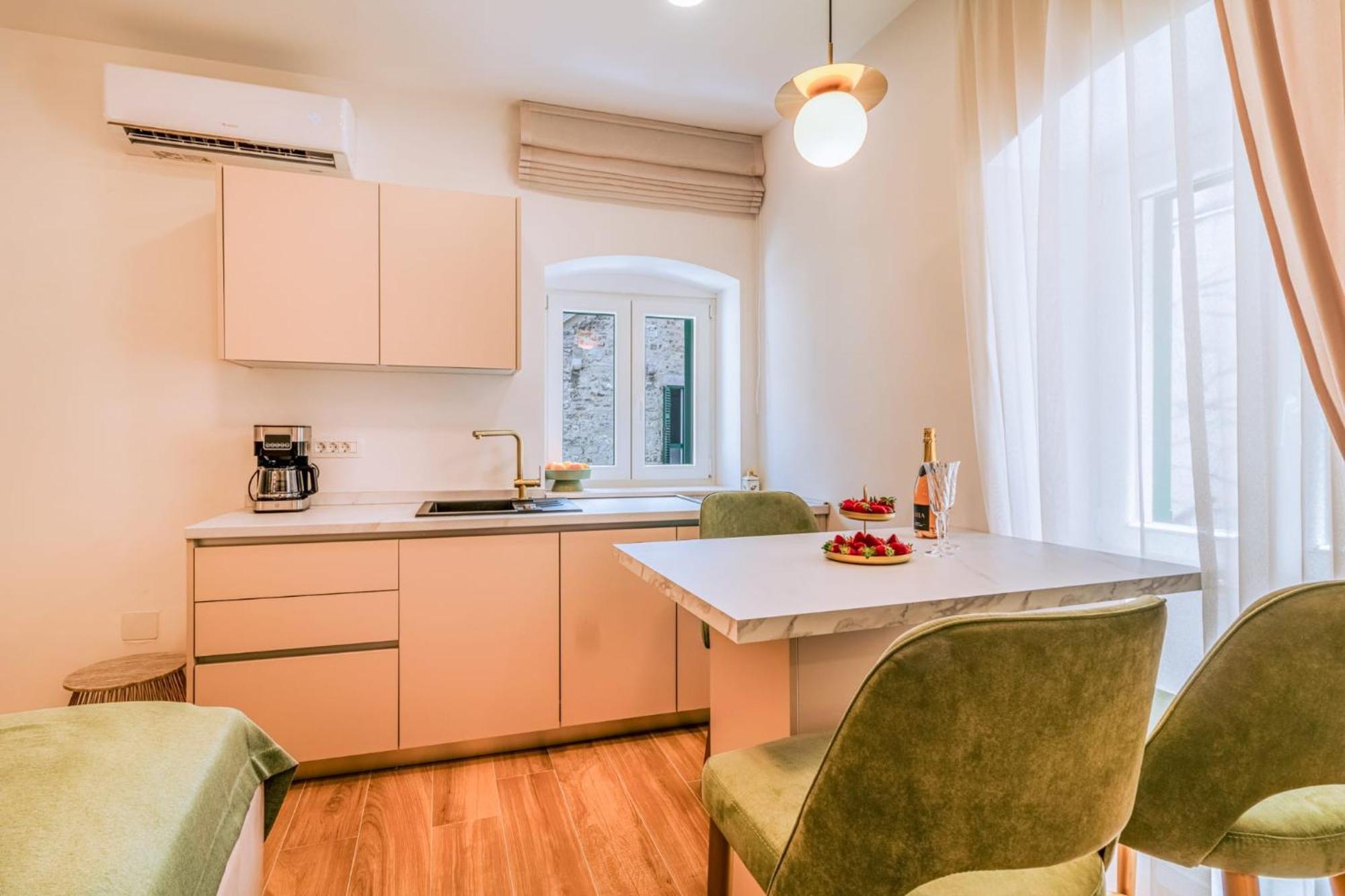 Luxury 2 Bedroom-2 Bathroom Apartment & Studio App With Rooftop Terrace Split Ngoại thất bức ảnh