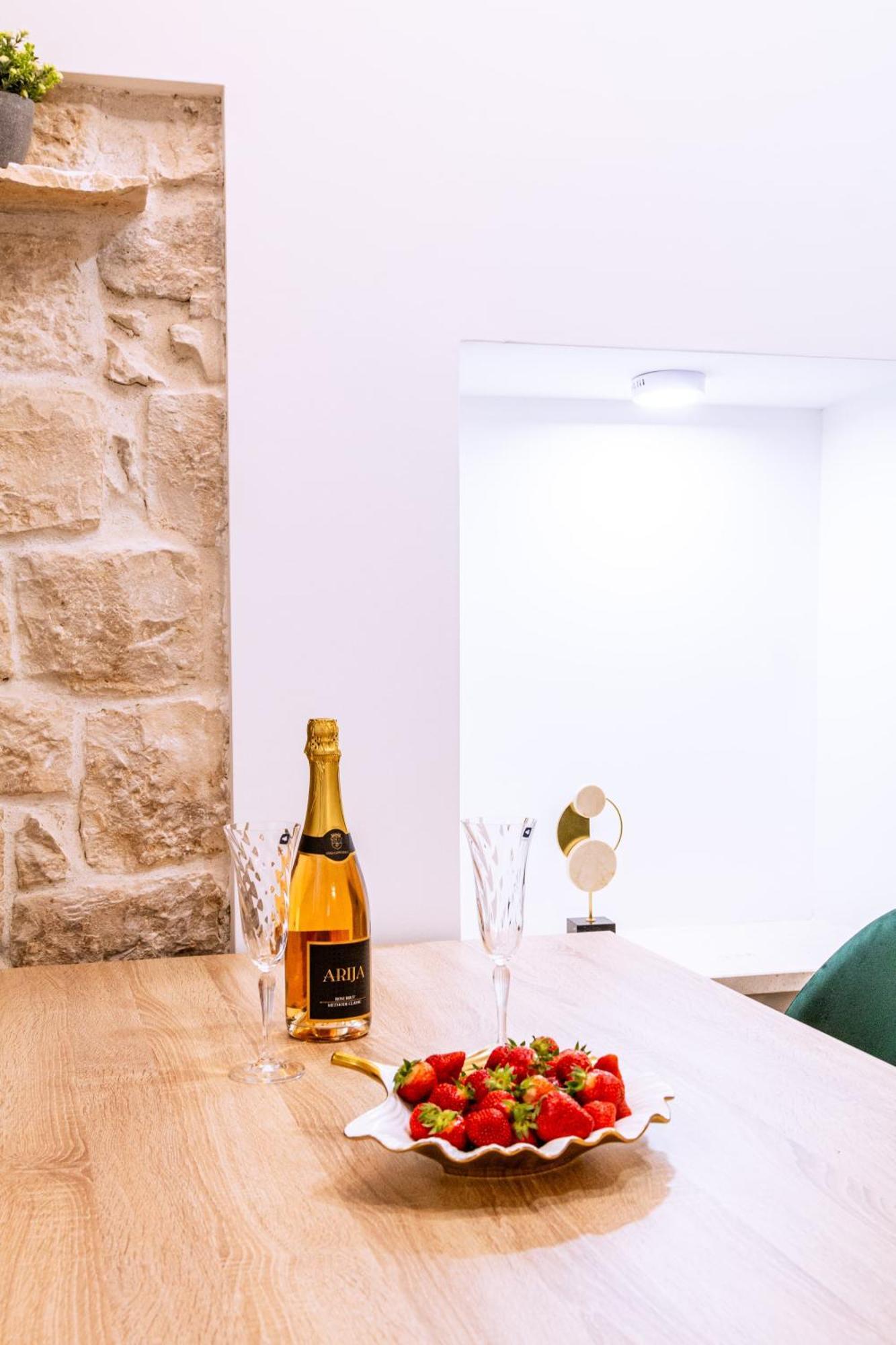 Luxury 2 Bedroom-2 Bathroom Apartment & Studio App With Rooftop Terrace Split Phòng bức ảnh