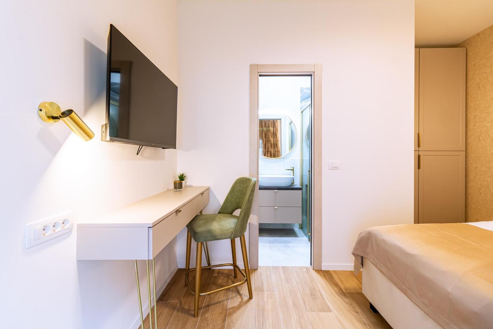 Luxury 2 Bedroom-2 Bathroom Apartment & Studio App With Rooftop Terrace Split Phòng bức ảnh