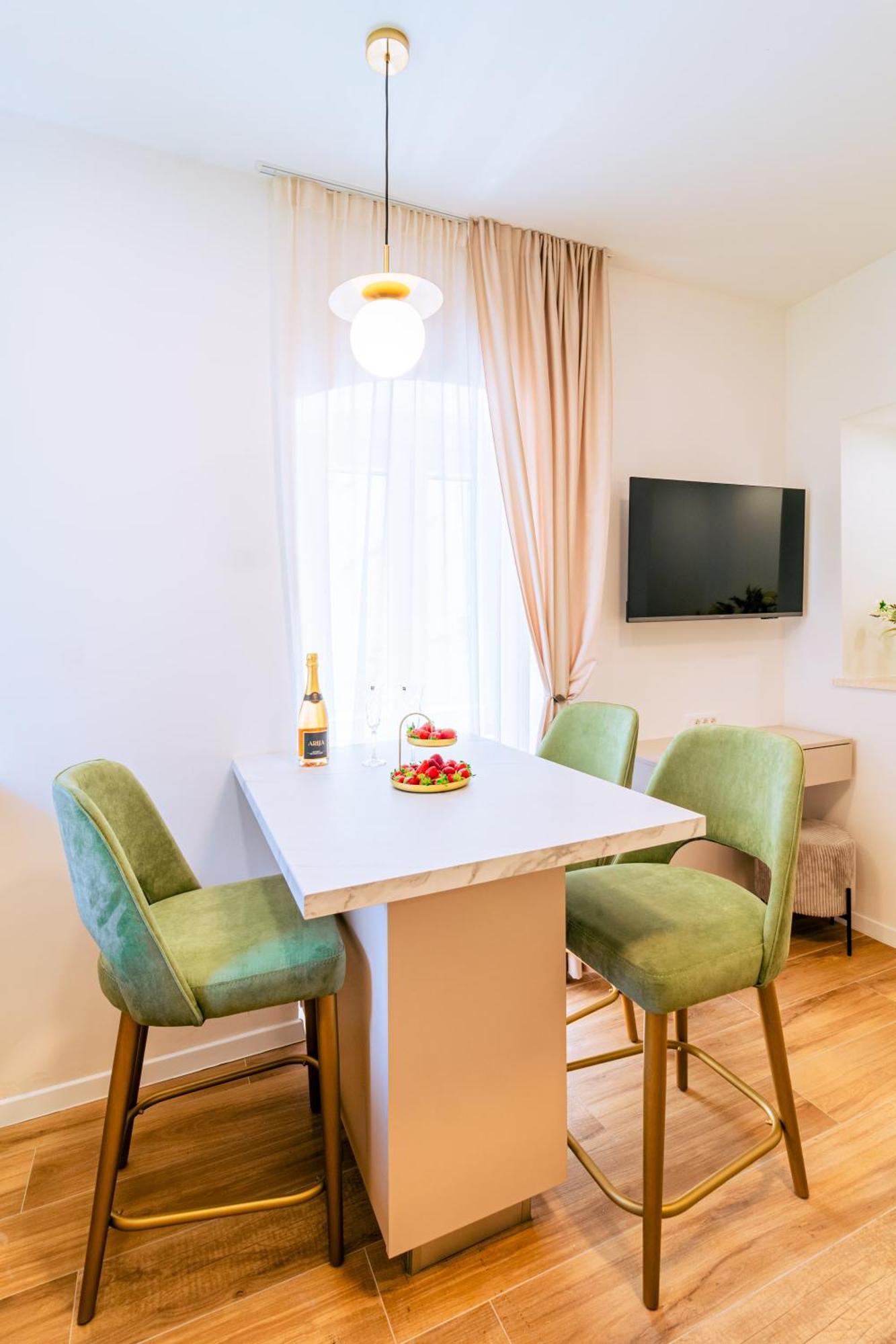 Luxury 2 Bedroom-2 Bathroom Apartment & Studio App With Rooftop Terrace Split Phòng bức ảnh